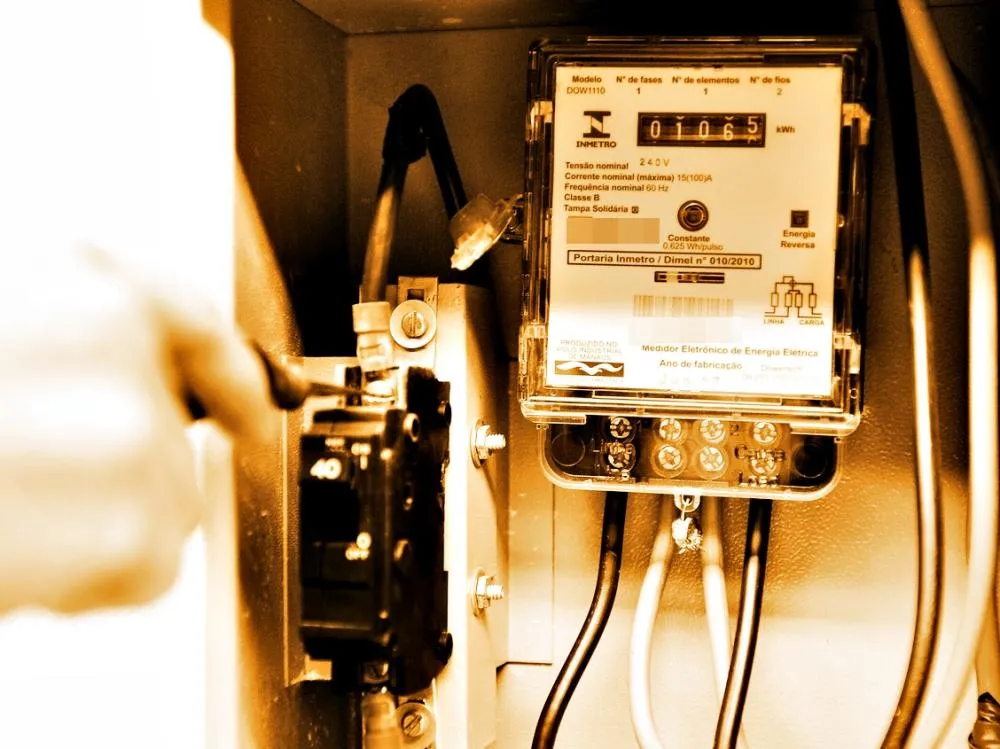 Auto-religação de energia elétrica causa três mortes em Rondônia entre 2024 e 2025; Energisa alerta para riscos