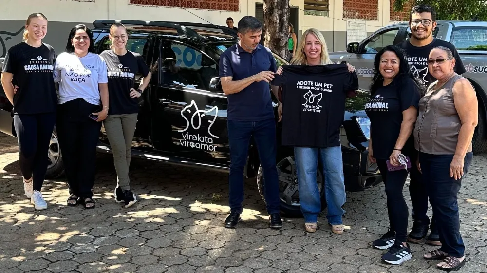 Ieda Chaves participa da entrega veículo a associação de proteção animal em Cacoal