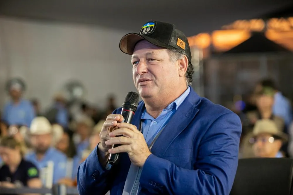 Pedro Fernandes comemora publicação da licitação para projeto de pavimentação de Cujubim a Machadinho D’Oeste