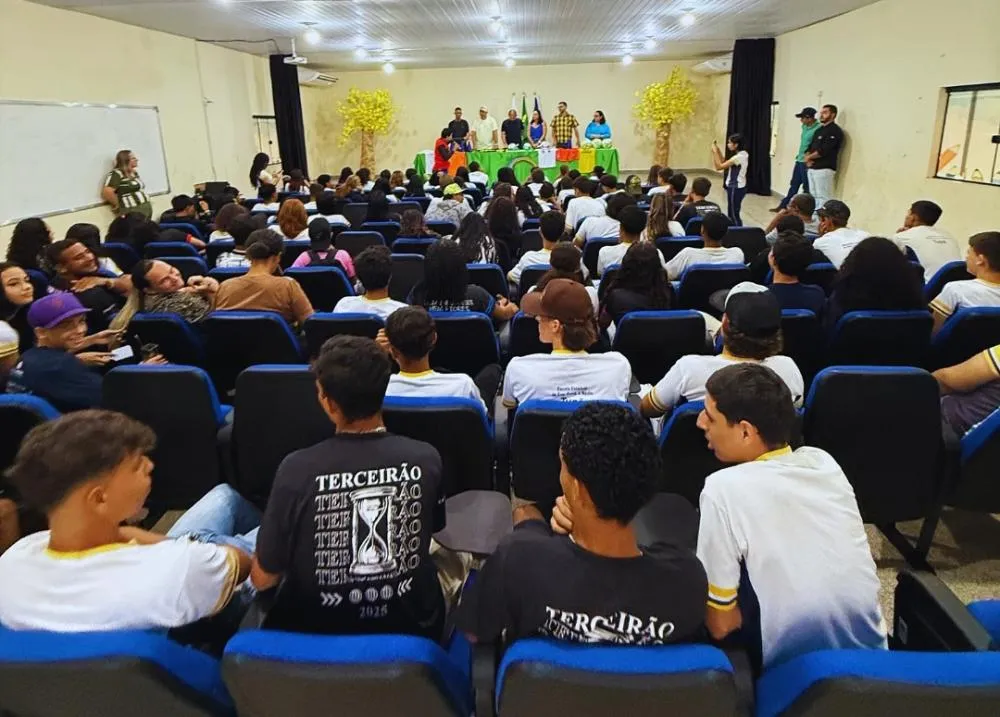 Laerte Gomes leva Projeto “Bom de Bola, Melhor na Escola” para estudantes em Nova Colina