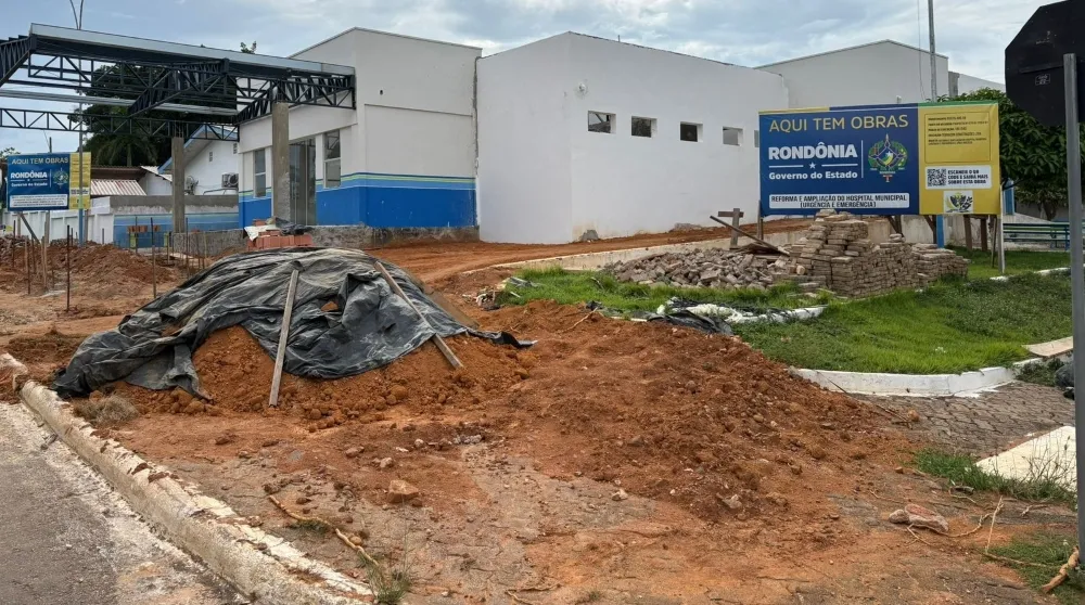 Pedro Fernandes comemora reforma do hospital de Monte Negro com emenda de R$ 1 milhão