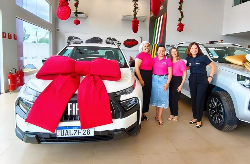 Rolim: Associação Mulheres de Lenço recebe carro com apoio de Cirone 