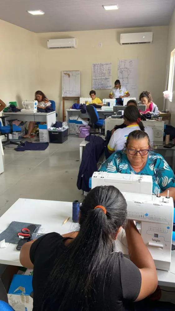 Programa Casa da Comunidade leva curso de corte e costura para o distrito de Nova Mutum Paraná