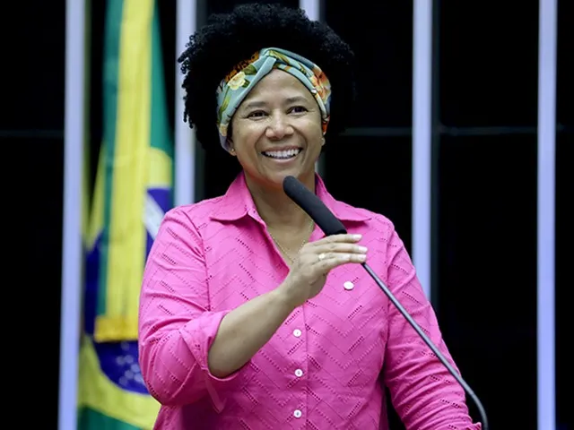 Justiça determina remoção de postagem ofensiva e com informação mentirosa, atacando a deputada Sílvia Cristina