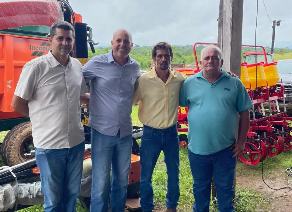 Ismael Crispin impulsiona a agricultura familiar de Corumbiara com a participação da entrega de novos implementos agrícolas