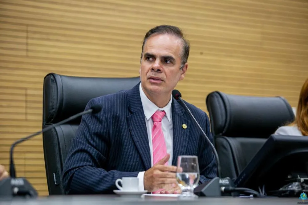 Deputado Alan Queiroz solicita implantação de estações de recarga para veículos elétricos na 364