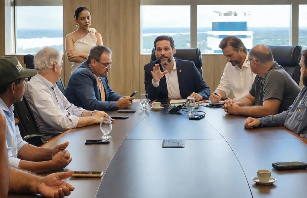 Delegado Camargo lidera reunião e garante avanços imediatos para famílias do Soldado da Borracha
