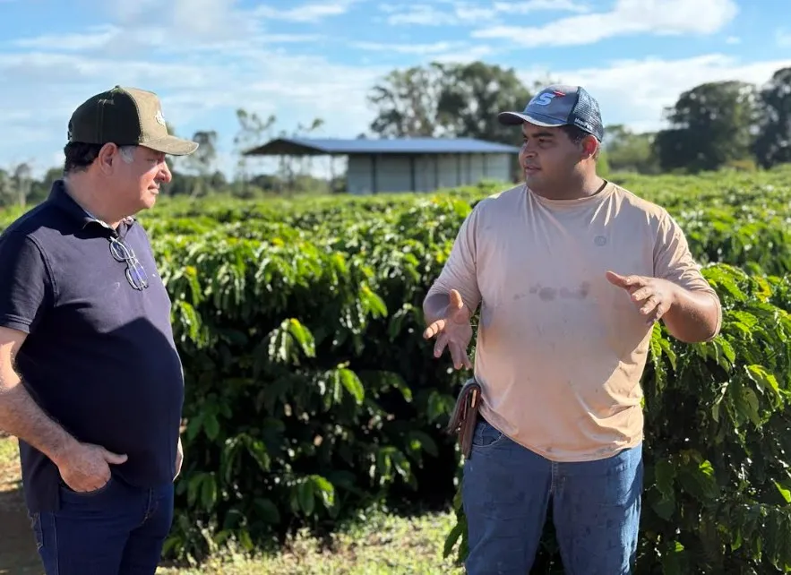 Pedro Fernandes visita agroindústria de café em Alto Paraíso e defende valorização dos produtores rurais