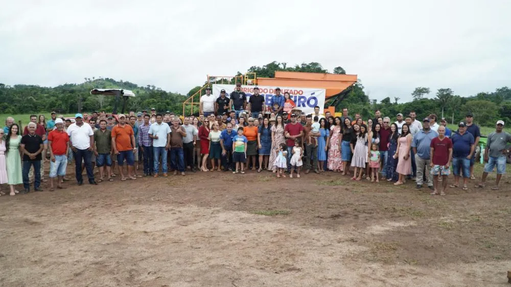 Associação recebe recolhedora de café com apoio de Cirone Deiró