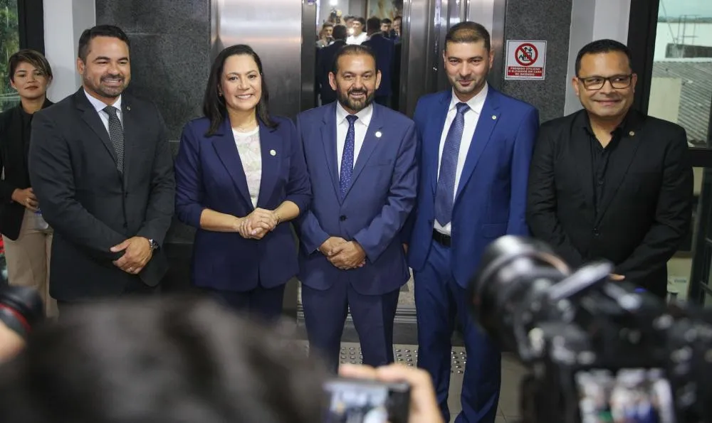 Deputado Laerte Gomes participa da posse da nova Mesa Diretora do Parlamento Amazônico no Acre