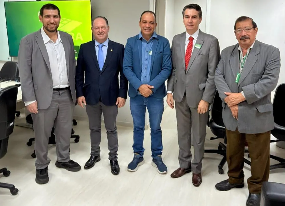 Deputado estadual Pedro Fernandes articula avanços na regularização fundiária do Vale do Jamari em reunião no INCRA, em Brasília