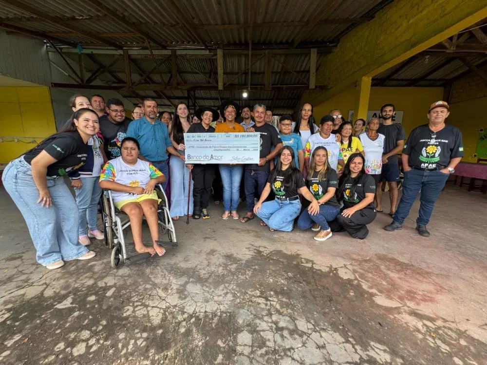 Em Chupinguaia, Sílvia Cristina anuncia R$ 770 mil para a saúde e participa da entrega de R$ 100 mil para a Apae 