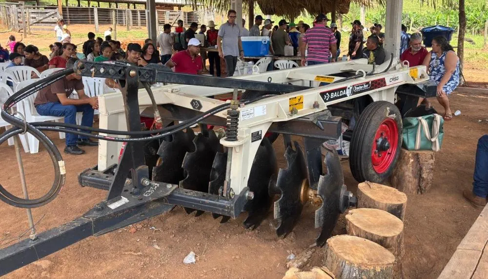 Alan Queiroz destina equipamentos agrícolas para fortalecer produção rural em Nova União