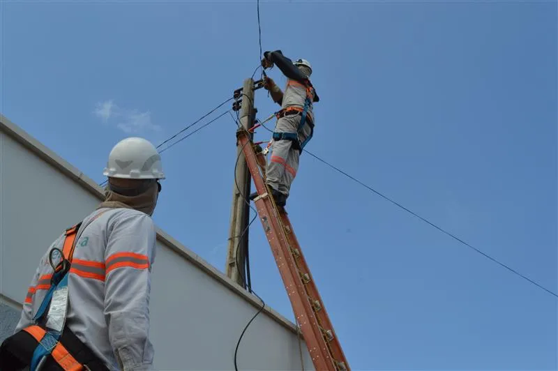 Energisa alerta para riscos e orienta profissionais para evitar acidentes com a rede elétrica em RO