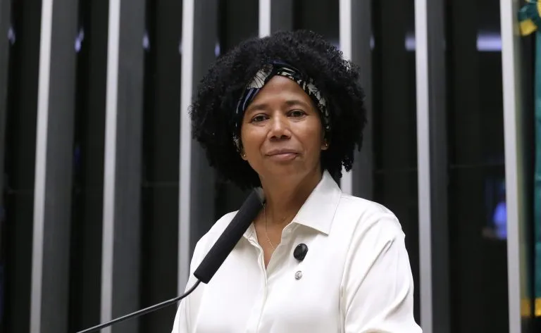 Sílvia Cristina relata projeto aprovado pela Câmara, que considera fator amazônico nas despesas da merenda escolar