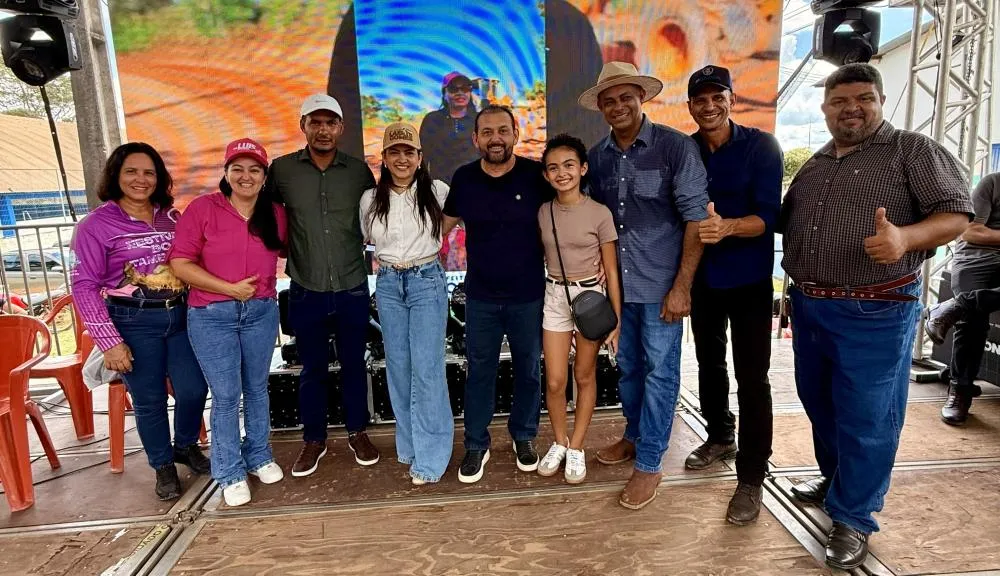 Deputado Laerte Gomes prestigia Feira do Agricultor em Theobroma