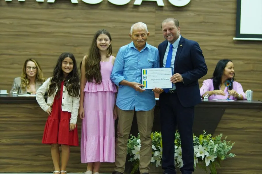 Representantes da área do direito, professores e outros profissionais são homenageados em Cacoal