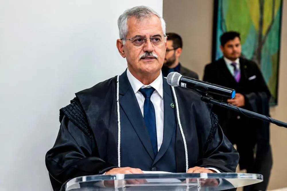 A Justiça no Banco dos Réus: Denúncia de “Presente” a Magistrado Gera Revolta