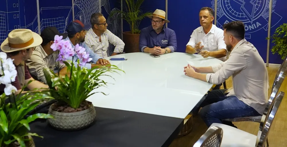 Alex Redano recebe moradores do Soldado da Borracha para discutir andamento de ADI e estudo ambiental