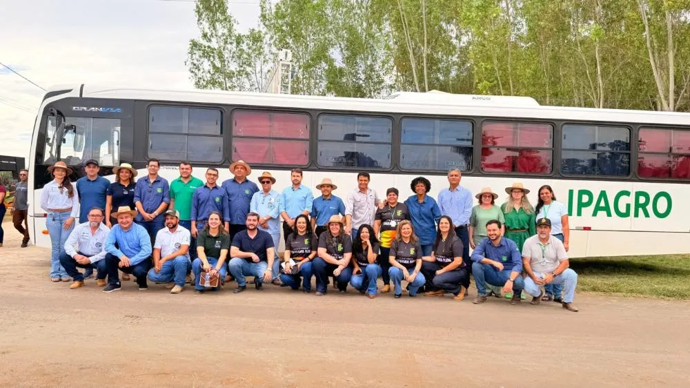Deputada Sílvia Cristina entrega ônibus para a Faperon/Senar, na Rondônia Rural Show