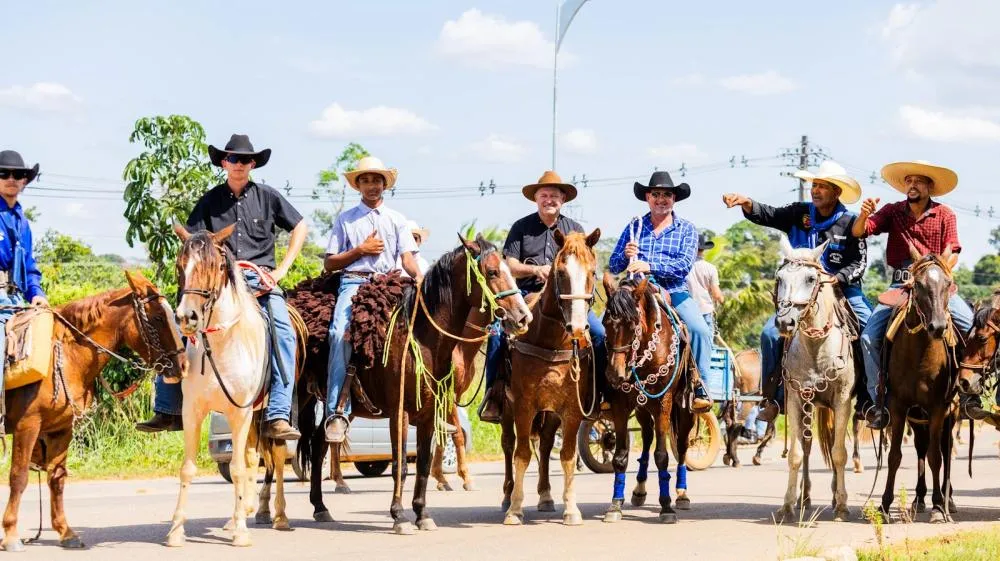 Deputado Pedro Fernandes celebra a tradição e cultura durante 14ª cavalgada da Expobim