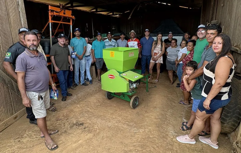 Produtores do consórcio Terra Prometida são beneficiados com implementos agrícolas com recursos do deputado Pedro Fernandes