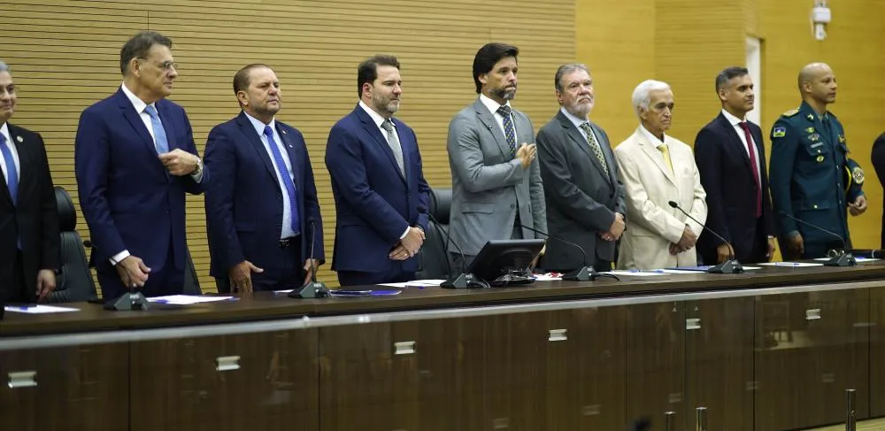 Alex Redano e Cirone Deiró homenageiam personalidades na Alero