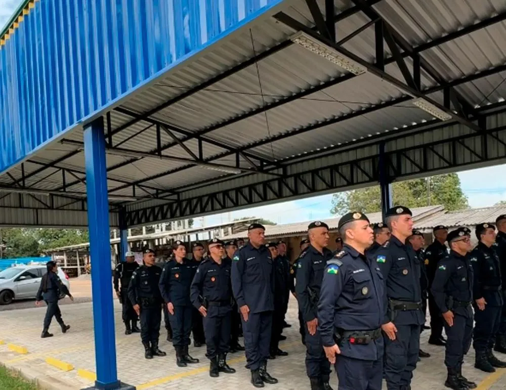 Deputado Pedro Fernandes celebra inauguração da garagem coberta do 7º Batalhão da Polícia Militar em Ariquemes