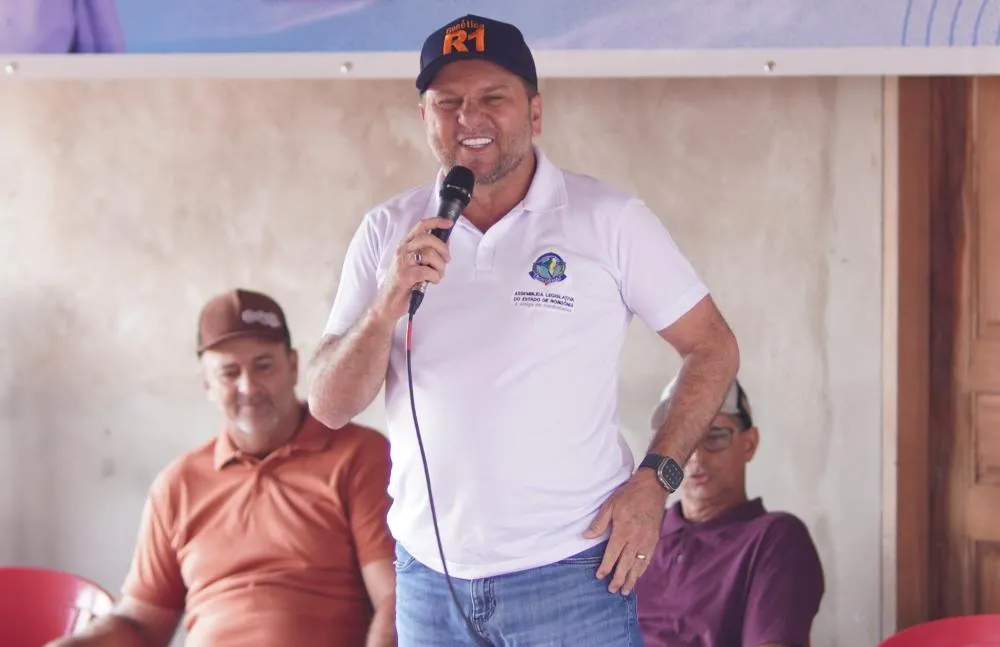 Associações de Santa Luzia e Espigão do Oeste recebem implementos com apoio de Cirone Deiró