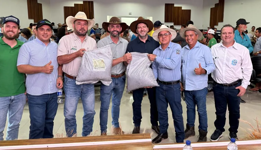 Deputado Alex Redano acompanha entrega de 11 toneladas de condicionadores de solo para produtores rurais de Ariquemes