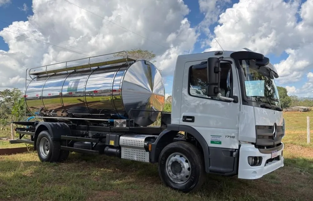 Ieda Chaves entrega caminhão-tanque para fortalecer produção leiteira em Ouro Preto do Oeste