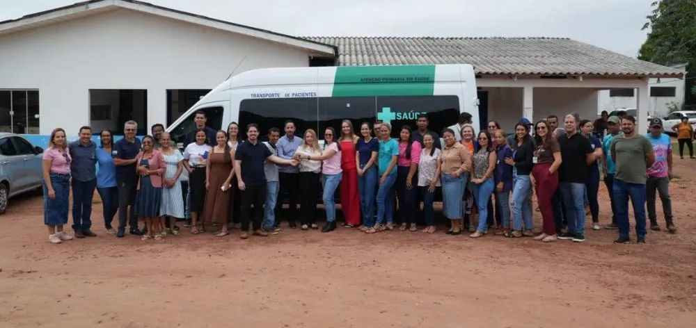 Ieda Chaves participa da entrega de van de R$ 300 mil e reforça a saúde de Primavera de Rondônia