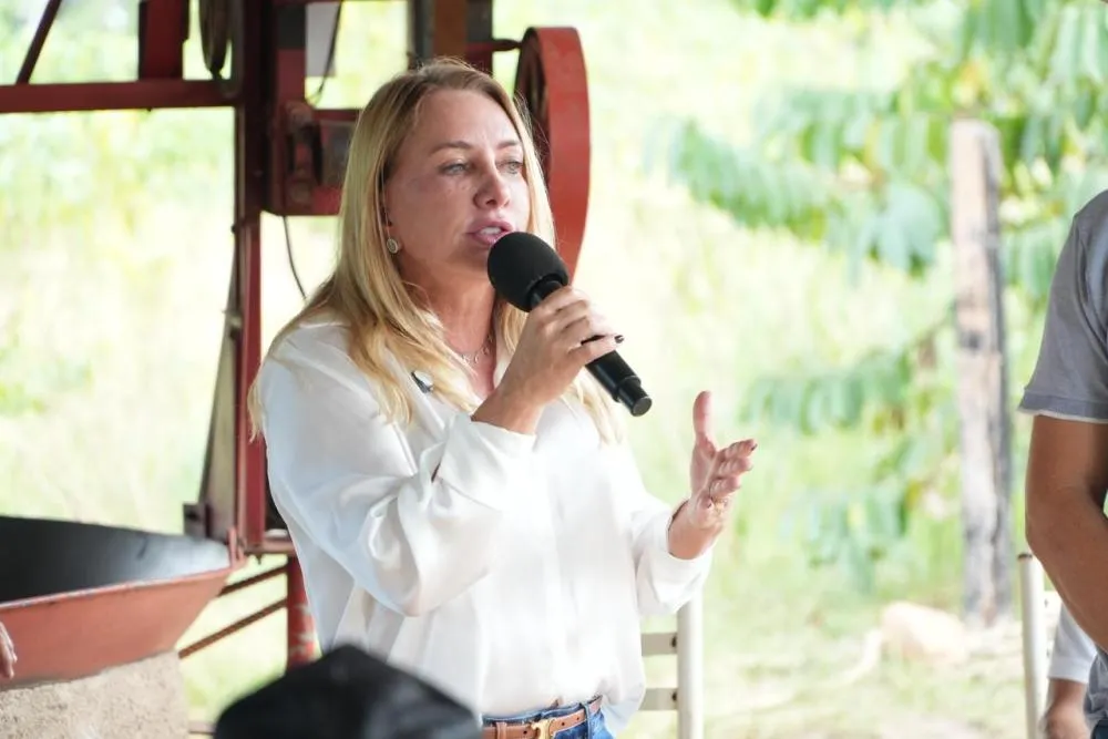 Ieda Chaves participa da entrega de implementos à Arglec e fortalece a produção rural de Porto Velho