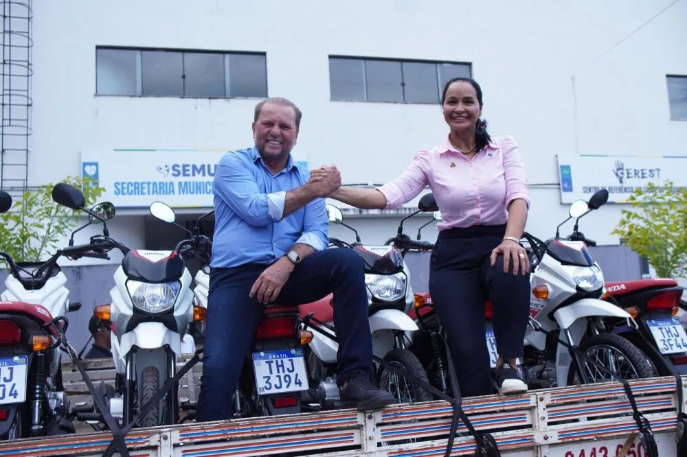Cirone Deiró assegura recursos e agentes de saúde de Cacoal recebem motocicletas