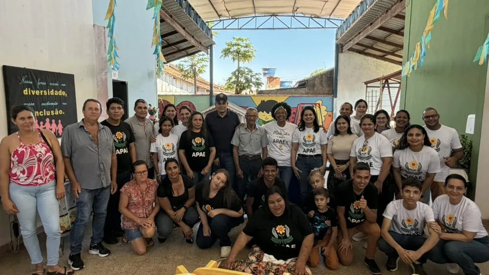 Deputada Sílvia Cristina participa de entrega de van e de recursos para a Apae em Seringueiras 