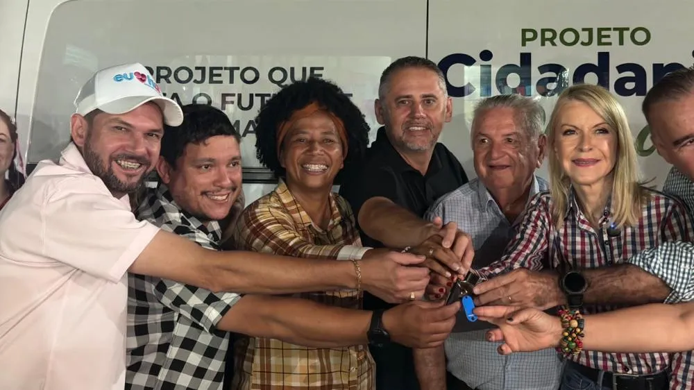 Sílvia Cristina assegura van para o transporte de pacientes no Hospital de Amor em Ji-Paraná