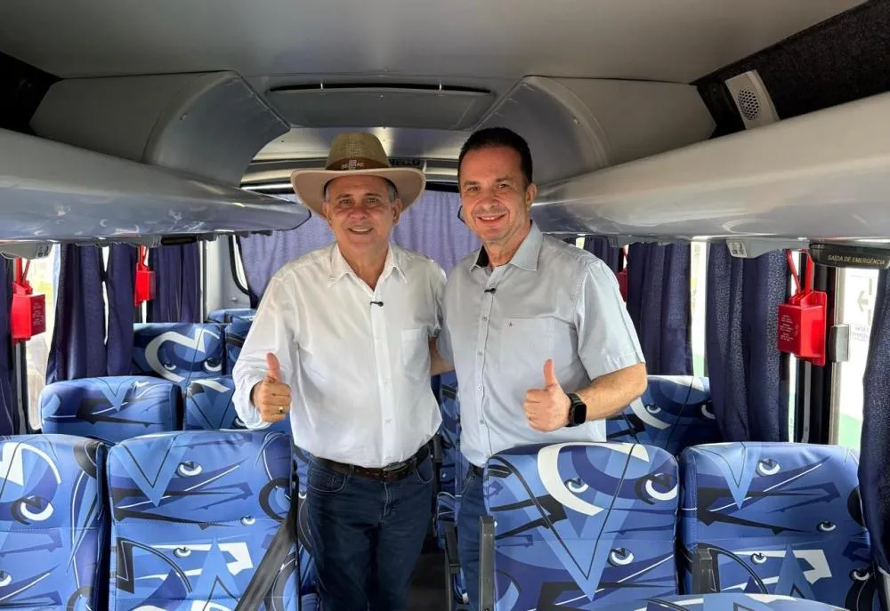 Luís do Hospital destina micro-ônibus para fortalecer transporte escolar em Buritis