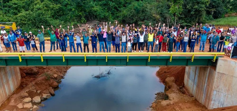 Deputado Ismael Crispin entrega ponte na Linha 90 e celebra conquista com as famílias da zona rural de São Miguel do Guaporé