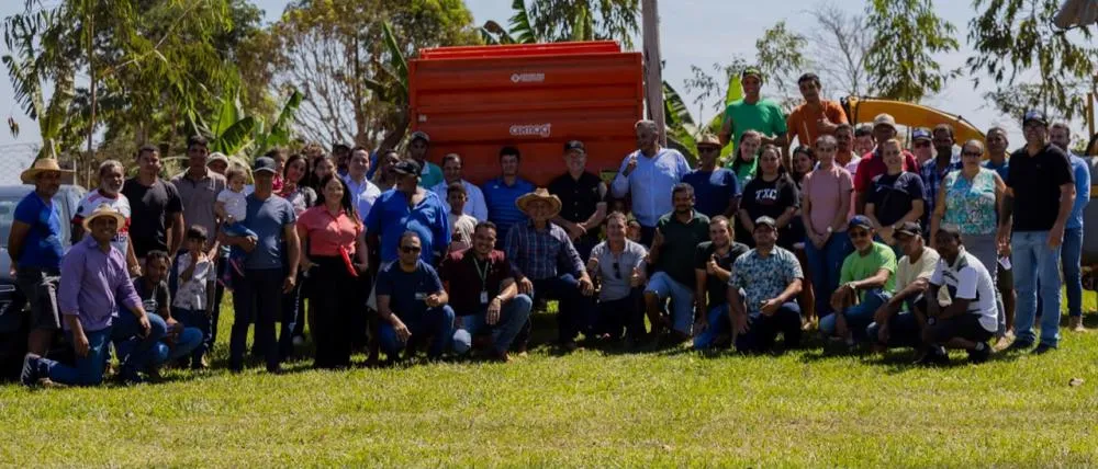 Associação Lago Azul de Machadinho recebe implementos agrícolas com recurso destinado pelo deputado Pedro Fernandes