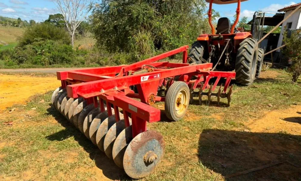 Deputado Alan Queiroz participa da entrega de grade aradora para fortalecer a agricultura familiar de Buritis