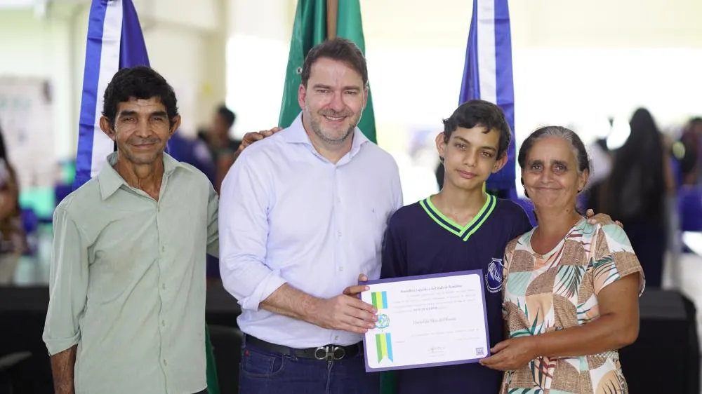Alex Redano destaca estudante de Jaci-Paraná reconhecido pela ciência nacional