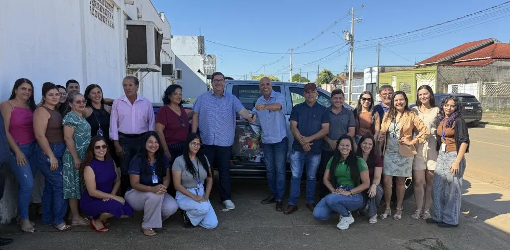 Deputado Ismael Crispin entrega veículo para fortalecer a saúde de Machadinho d’Oeste