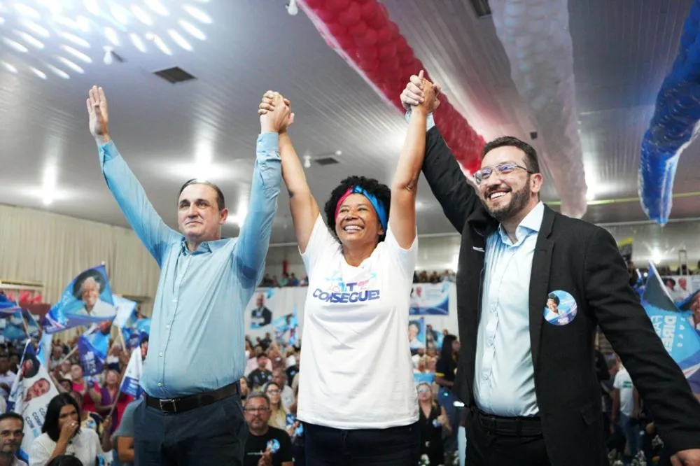 Com adesivaço e inauguração de comitês, Sílvia Critina inicia campanha com força total 