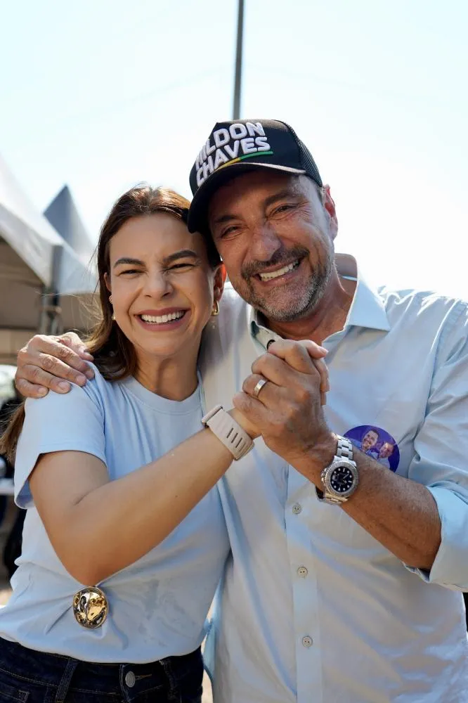 Hildon Chaves reúne apoiadores e lança campanha em adesivaço histórico 