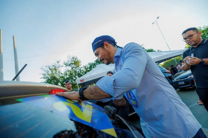 Dr. Fernando Máximo dá largada à campanha ao Senado com grande adesivaço em Porto Velho