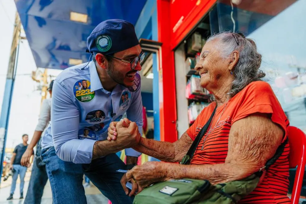  Dr. Fernando Máximo leva a campanha para a rua e conversa com a população da zona Sul de Porto Velho