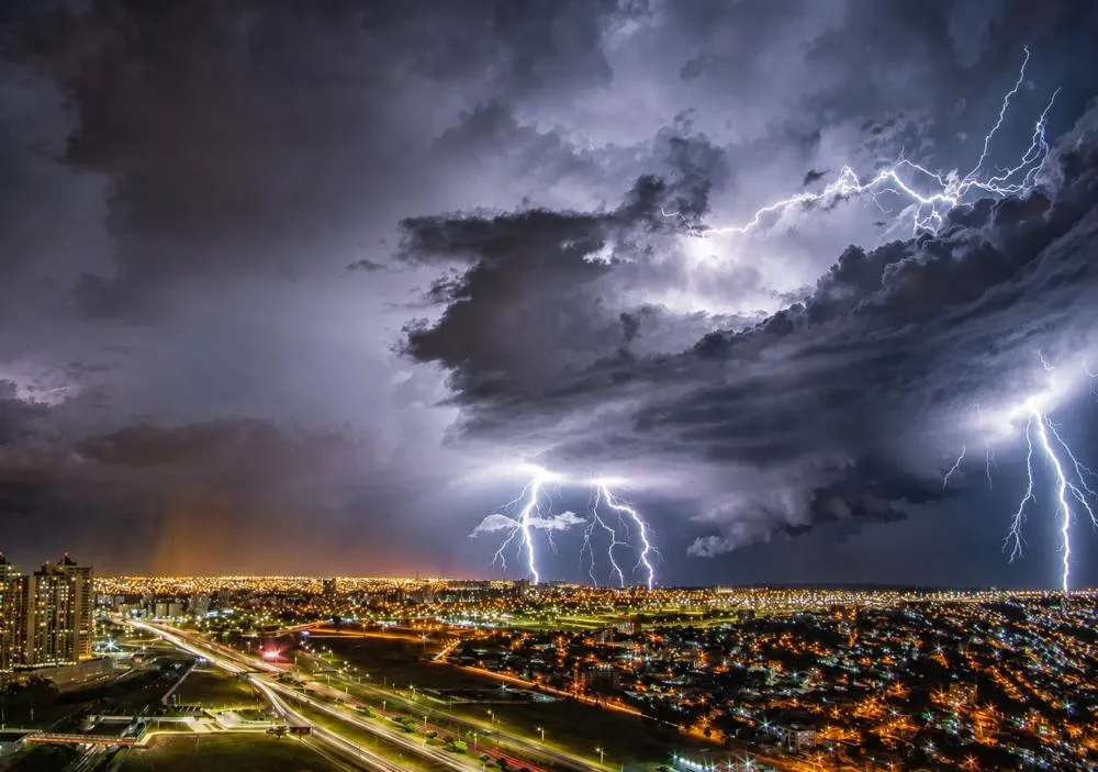 Temporais: o alerta chegou antes da tempestade. Setembro prevê raios e ciclone.