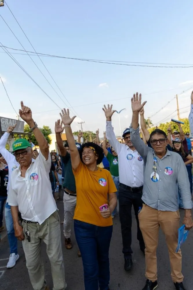 Sílvia Cristina faz caminhada e reforça compromissos com Nova União