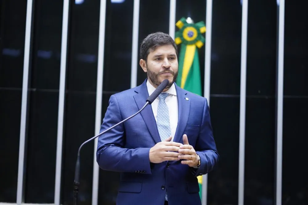 No Dia Mundial da Alfabetização, Maurício Carvalho reforça educação como caminho para transformar sonhos em oportunidades