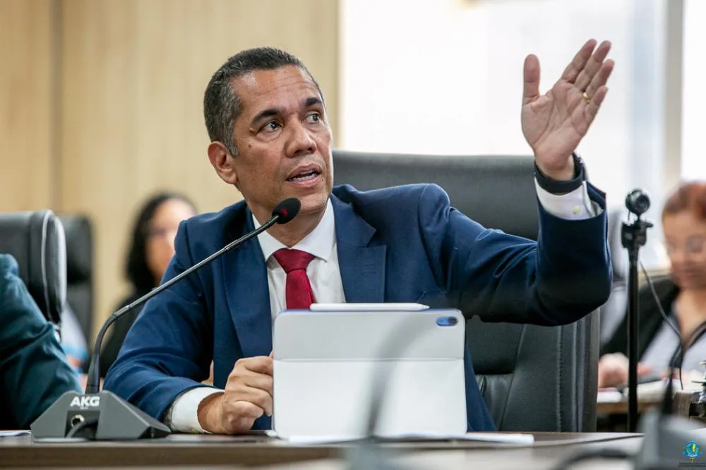 Luis Fernando destaca atuação na pandemia e defende responsabilidade com as contas públicas para cuidar das pessoas.